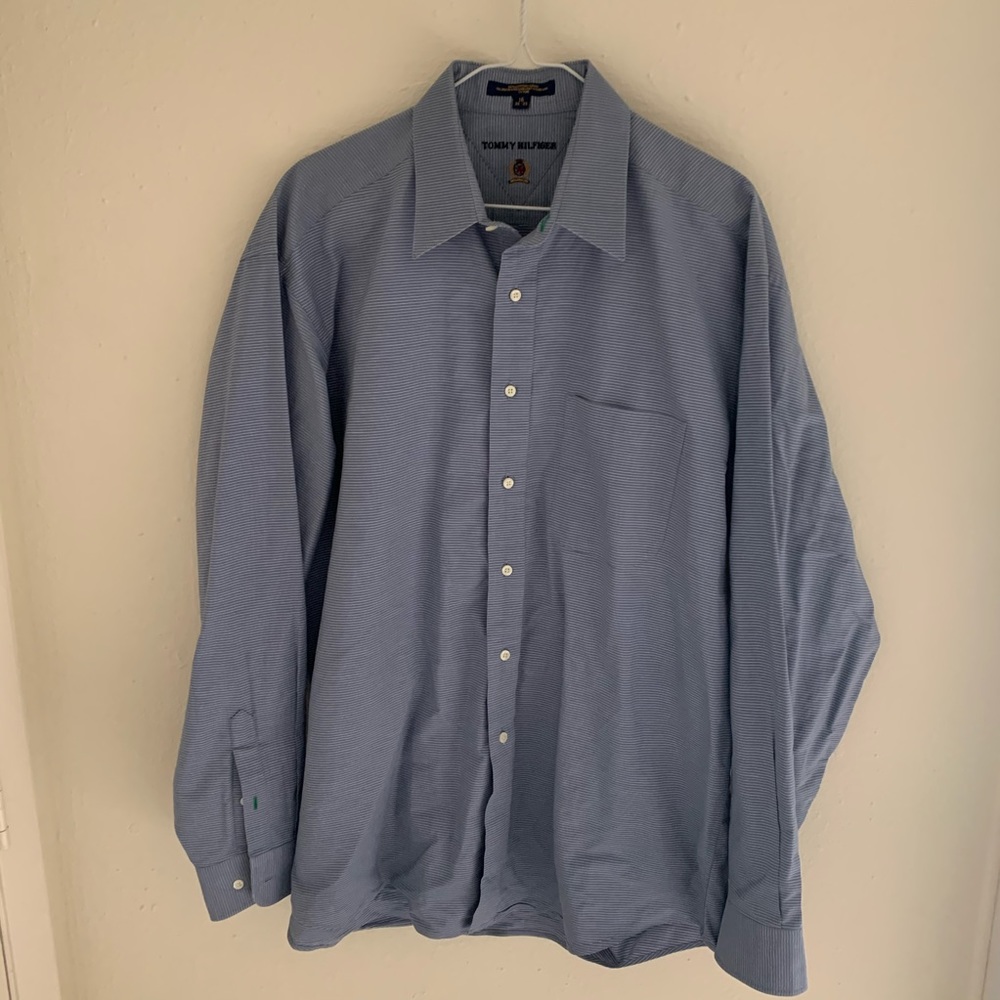 Tommy Hilfiger || Vertical Striped Button Down